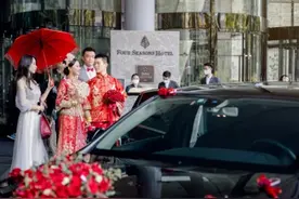 厚颜无耻！江苏一单位领导参加员工婚礼，随礼50元却喝了两瓶茅台图片