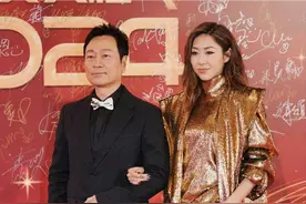 TVB颁奖礼：杨怡紧身礼服抢镜，陈自瑶好美，视后龚嘉欣造型翻车图片