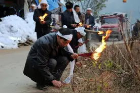 古人丧葬习俗中，为何要让后代摔瓦盆，有什么讲究？老祖宗告诉你图片