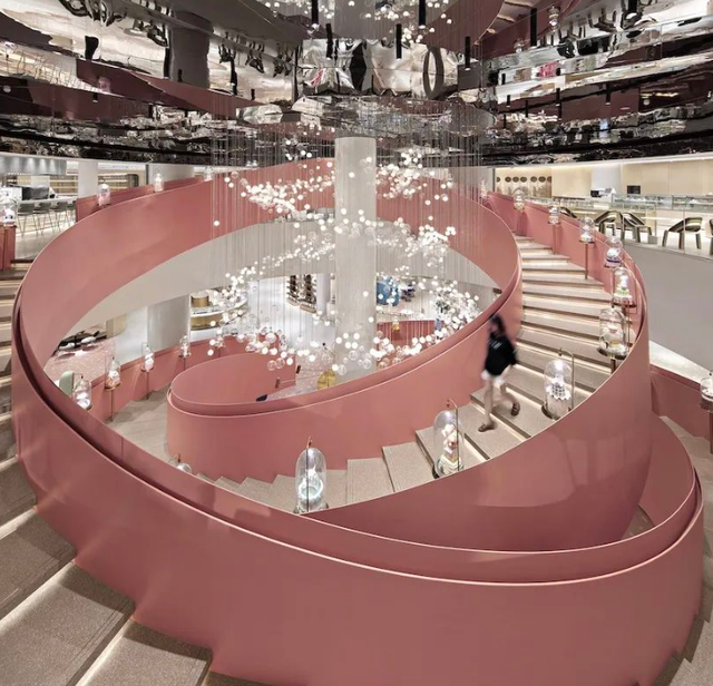 投资过亿网红店倒闭 最贵蛋糕卖1314万