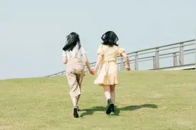 人与人最舒服的关系：三观相合，能量对等，灵魂相似图片
