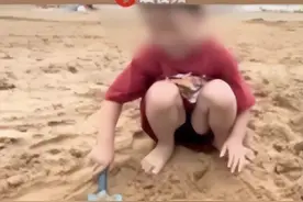 危险！母亲晒孩子在沙滩自制“竹签陷阱”引争议图片