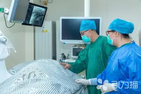 穿着30斤铅衣站到无影灯下，昆山这位医生曾一天完成10台ERCP手术图片