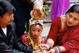 尼泊尔部分地区的“一妻多夫制”，女性最多可以嫁给5名男子图片