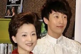 他是杨澜的儿子，长相像“复制粘贴”杨澜，身高1米85高大帅气图片