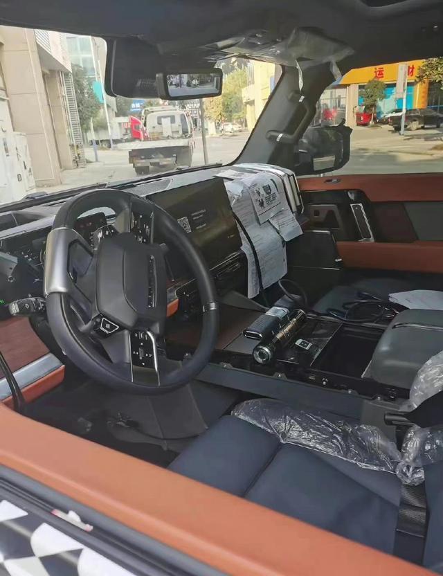 霸气十足！猛士“M18”实车亮相，马力超1000Ps，剑指比亚迪仰望