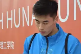 中南大学游泳体育生（187cm），这颜值和身材秒杀流量小鲜肉图片