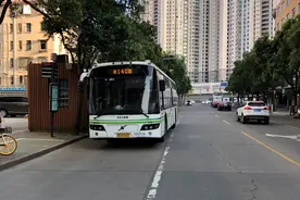 公交停运，幼儿园关停，裁撤编制，释放出什么信号？图片