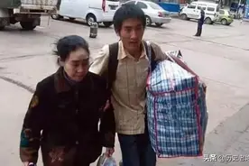 13年前，背母上大学的刘秀祥，为何拒绝55万年薪，他经历了什么？图片