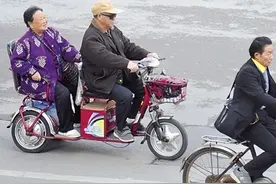 老年人骑的小三轮和四轮车是机动车吗？该不该被禁止？一次说清楚图片