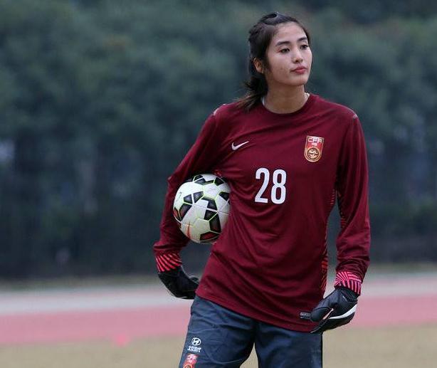 中国女足第一美女赵丽娜，肤白貌美大长腿，29岁仍是单身