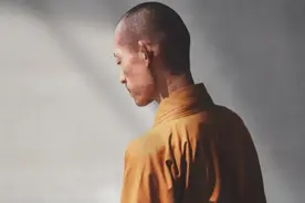 34岁北大才子，12年前突然出家，气病父母，轰动全国，现在后悔了图片