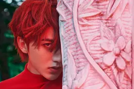 蔡徐坤金九封面造型曝光，一头红发野性十足，这样的美男谁能拒绝图片