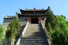 圪垱坡火炬观图片