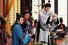 俗语“虎步当大官，鸭步土财主”，走路姿势可决定一个人的命运？图片