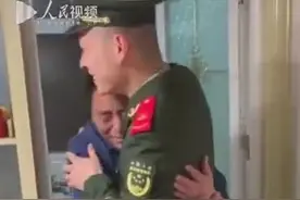 （视频）@太原人！泪目！孩子当兵3年休假回家，父亲喜极而泣图片
