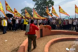 两广谢氏名坟宝地“通天蜡烛”，有关部门介入，暂缓祭祖了图片