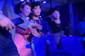 谢霆锋演唱会最后一场，2个儿子和奶奶现身贵宾席，狄波拉连看4场图片