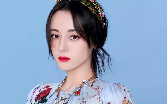 表面是艺人，实际是富家千金的8位女星，她们更不怕的就是潜规则