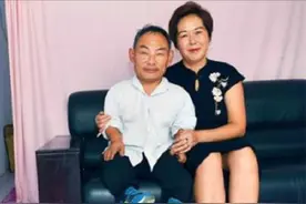 1米“小矮人”和1.7米女子一见钟情，只领证没办婚礼，后来怎样了图片