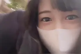特步公主与七匹狼公子晒婚后生活，开普通车喝平价水，处处接地气图片