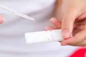 恋爱七年，人流6次，再次怀孕后，男友母亲却硬逼分手图片