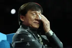 洪家班全员走红，成家班却一人独大，如今才终于明白成龙用心良苦图片