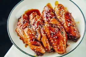 可乐鸡翅，有人油炸有人直接煮，难怪做的不好吃，教你正确做法图片