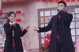 陆毅鲍蕾现身网红婚礼献唱，格格不入显尴尬，穿一身黑被指不吉利图片