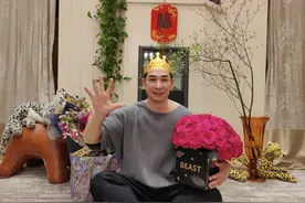 赵文卓晒庆生照，50岁依然精神矍铄满头乌发，获大女儿写信送祝福图片