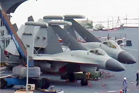 消失的前翼，是否预示着歼15战斗机未来改进的方向？图片