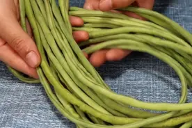 炒豆角，切记别直接下锅炒，大厨教你正确做法，不发黑营养全保留图片