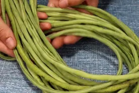 炒豆角，切记别直接下锅炒，大厨教你正确做法，不发黑营养全保留图片