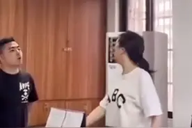 后续来了！霸占电脑不给办证的徐某已被停职，她终于付出了代价图片