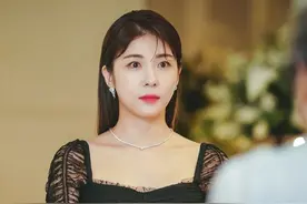 河智苑新剧《谢幕》的状态也太好了！44岁凭好肌肤重回颜值的巅峰图片