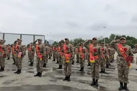 让青春在军营闪光！都江堰市96名新兵奔赴军营！图片