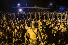 一年凶杀案上千起，萨尔瓦多总统下令清算，黑帮抱头面壁伏法图片