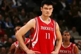 NBA之旅：姚明薪资高达9304万，易建联1409万，其他几位是白菜价图片