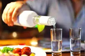 38°、42°、52°的酒，哪种对人体伤害更大呢？现在来告诉你答案图片