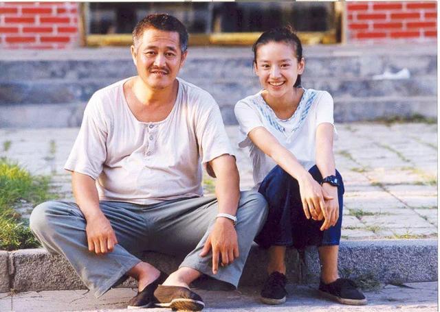 潘粤明与董洁离婚8年：他摆脱抑郁收获真爱，她带儿子苦度光阴