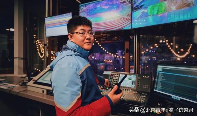 我，职业电竞选手，发现队友人手一个纸尿裤