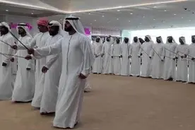 阿拉伯男人的快乐：棍舞图片