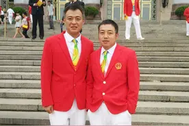 国乒主教练秦志戬：曾是国家队陪练，圈外妻子是他最坚强的后盾图片