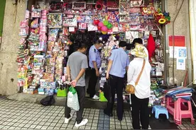 6岁娃花5000多元买奥特曼卡包，海口一家长要求文具店退款图片