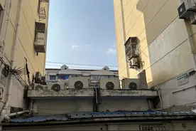 忍无可忍！低频噪声，24小时魔音灌耳！4年了，70多岁上海老夫妻苦苦煎熬图片