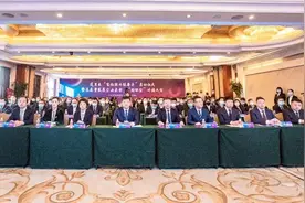 道里区隆重举办“实体经济服务年”启动仪式暨高质量发展企业表彰、“政银企”对接大会图片