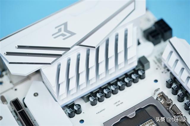 ǧԪ��������Ӱ��B760������ʦD5 Wi-Fi�׽������:13600K��Ѫ����