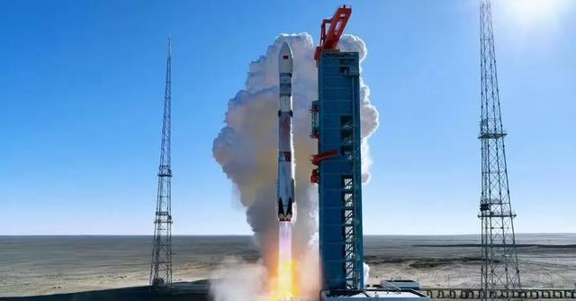 资讯｜一年卖出36亿，这个轻奢新宠正在掏空年轻人的钱包？