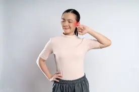 耳朵里面痒，却掏不出来东西来？可能暗示这几个问题，别急着掏图片