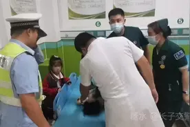 2岁女童高烧抽搐！长子交警仅用5分钟紧急送医图片